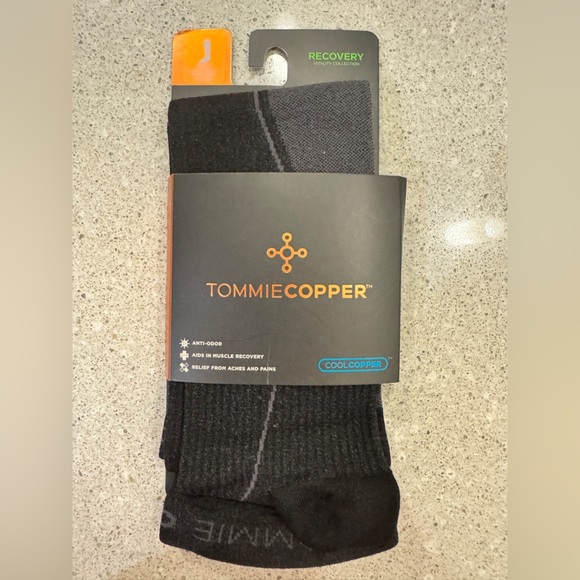 TOMMIE COPPER Size 12-14.5 Recovery Vitality Collection Crew Sock  Men's NEW - Picture 1 of 7